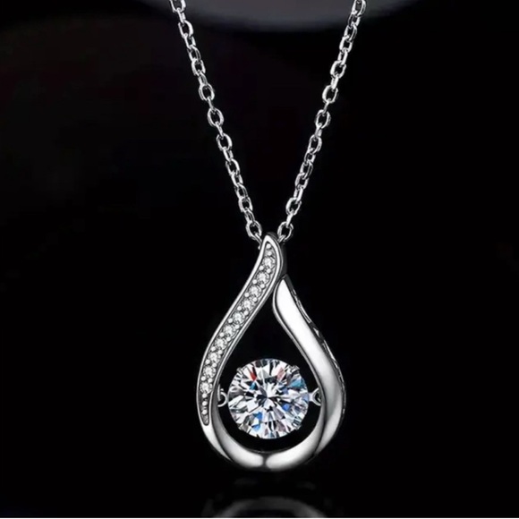 Jewelry - Elegant Silver Teardrop Pendant Necklace